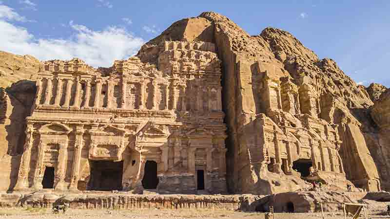 86 - Jordania - Petra - Tumbas Reales - tumba del Palacio y tumba Corintia
